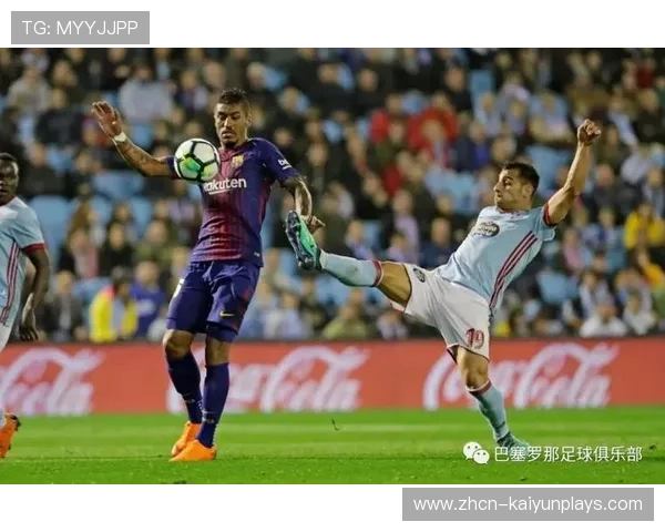 巴塞罗那左路连续短传，防线被拉成直线